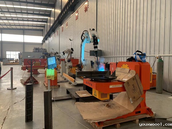 青岛赛邦生产的自动焊接设备图片