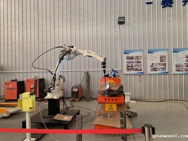 焊接机器人厂家：焊接机器人多少钱一台？